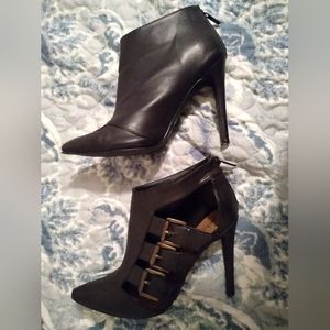 Stunning stilleto booties 7.5